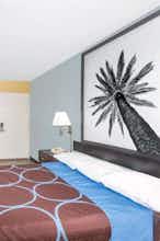 Hotel Super 8 by Wyndham Sarasota Near Siesta Key photo 1