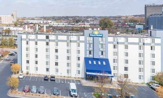 Days Hotel by Wyndham University Ave SE