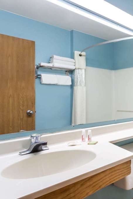 Hotel Super 8 by Wyndham Cedar City photo 5