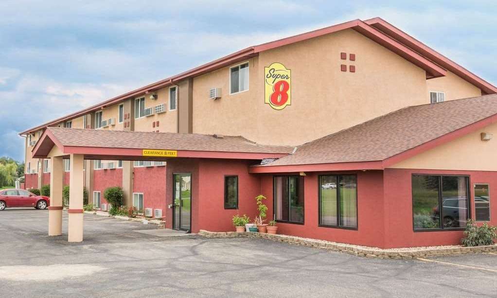 Super 8 by Wyndham Worthington Minnesota