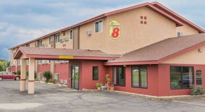 Super 8 by Wyndham Worthington Minnesota