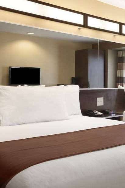 Hotel Microtel Inn & Suites by Wyndham Pleasanton photo 1