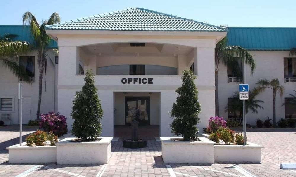 Days Inn & Suites by Wyndham Lake Okeechobee