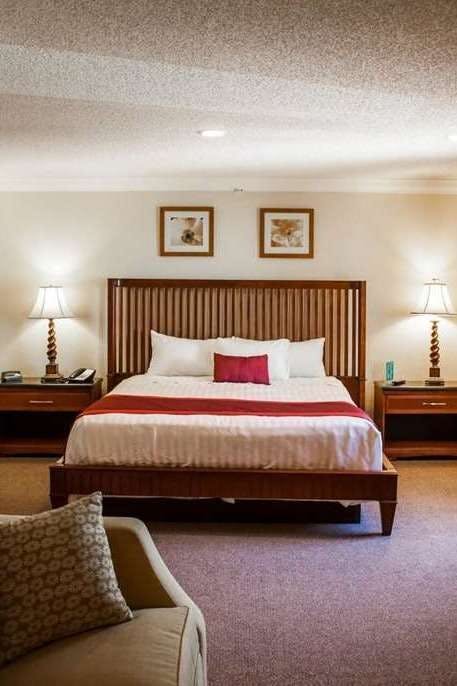 Hotel Days Inn & Suites by Wyndham Lake Okeechobee photo 1