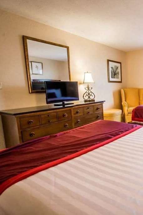 Hotel Days Inn & Suites by Wyndham Lake Okeechobee photo 3