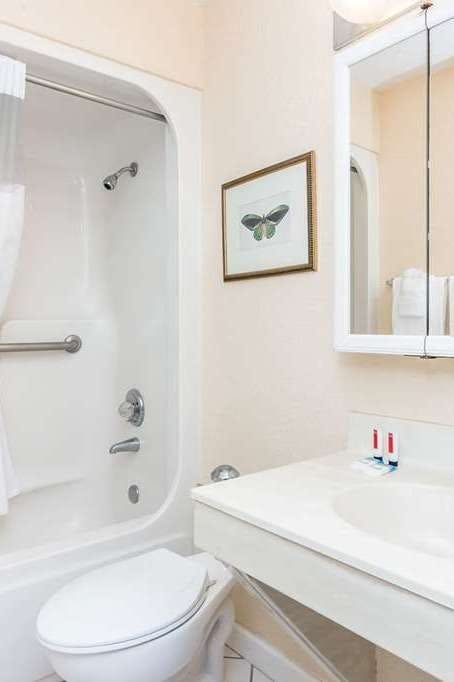 Hotel Days Inn & Suites by Wyndham Lake Okeechobee photo 4