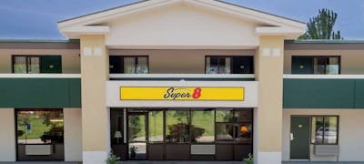 Super 8 White River Junction