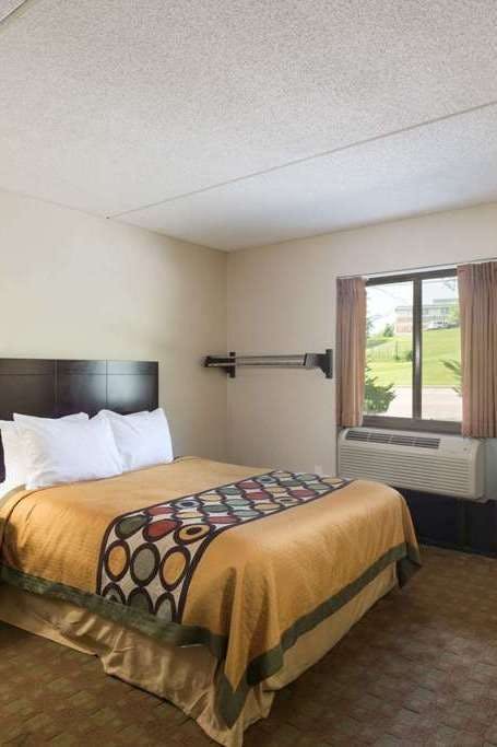 Hotel Super 8 by Wyndham White River Junction photo 1