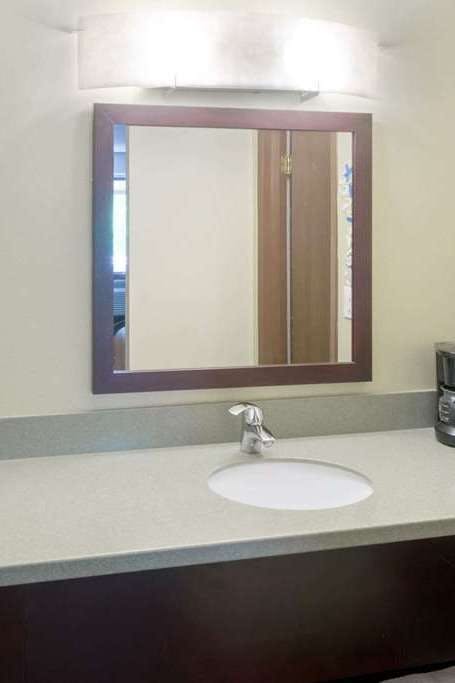 Hotel Super 8 by Wyndham White River Junction photo 4