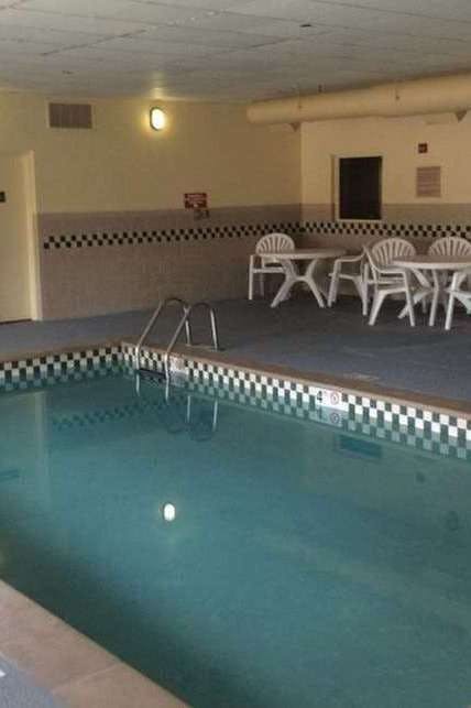 Hotel Baymont by Wyndham Clinton photo 3