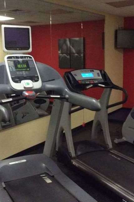 Hotel Baymont by Wyndham Clinton photo 2