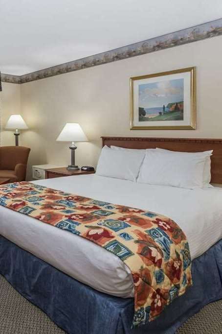 Hotel Baymont Waterford Burlington photo 1