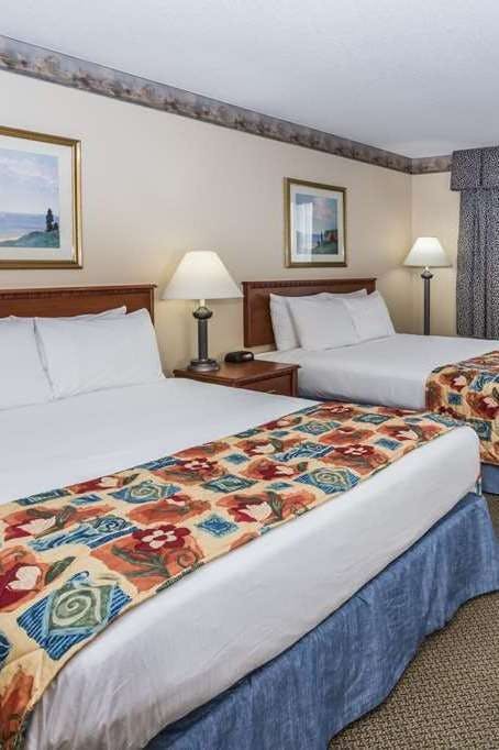 Hotel Baymont Waterford Burlington photo 2