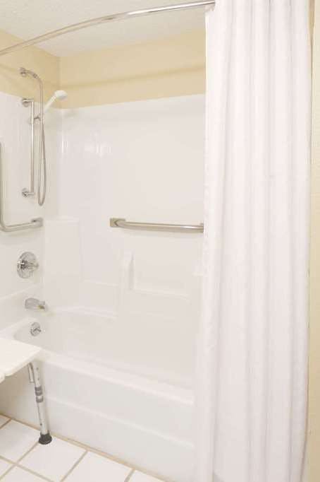 Hotel Super 8 by Wyndham Ottawa Starved Rock photo 3