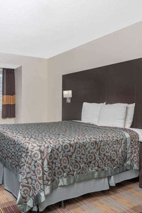 Hotel Days Inn by Wyndham Faribault photo 1