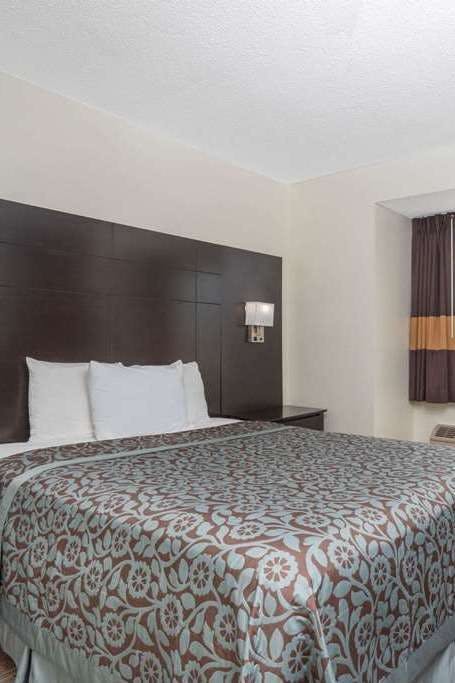 Hotel Days Inn by Wyndham Faribault photo 2