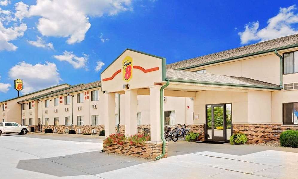 Super 8 by Wyndham St. James