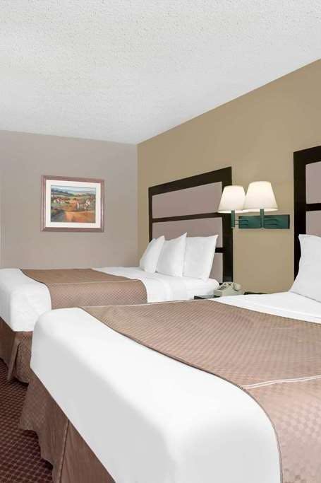 Hotel Days Inn by Wyndham Macon I-475 photo 1