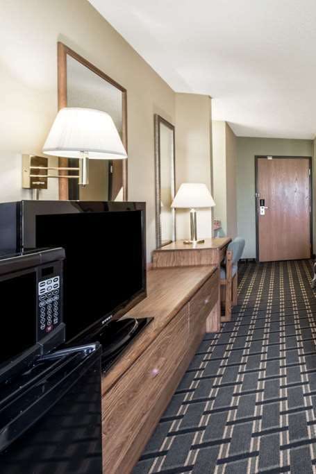 Hotel Super 8 by Wyndham Greenville photo 5