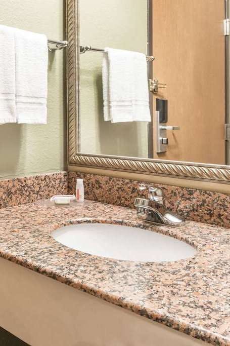 Hotel Super 8 by Wyndham Greenville photo 4