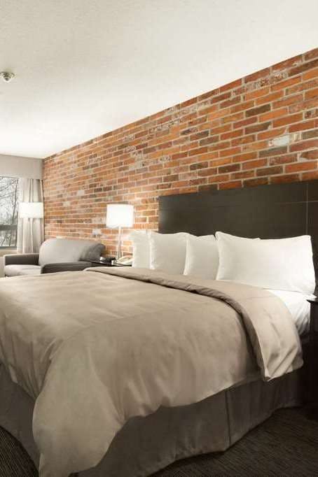 Hotel Super 8 Timmins ON photo 1