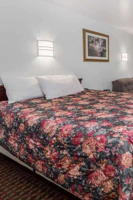 Hotel Days Inn by Wyndham Stoughton WI. photo 1