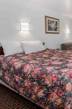 Hotel Days Inn by Wyndham Stoughton WI. photo 1
