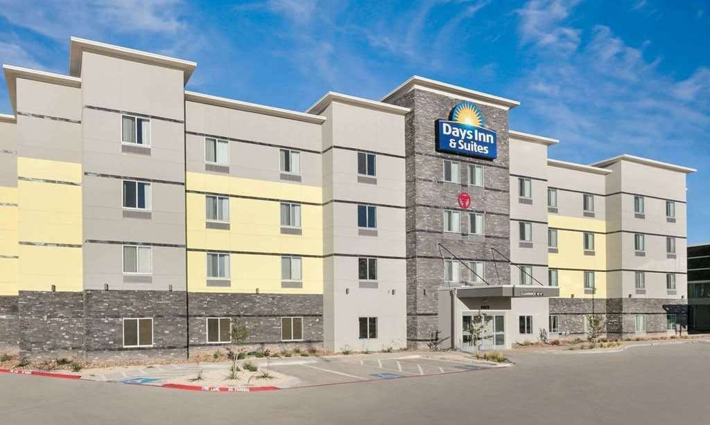 Days Inn & Suites by Wyndham Lubbock Medical Center