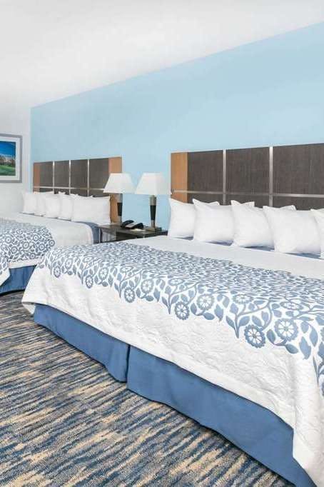 Hotel Days Inn & Suites by Wyndham Lubbock Medical Center photo 2