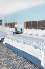 Hotel Days Inn & Suites by Wyndham Lubbock Medical Center photo 2