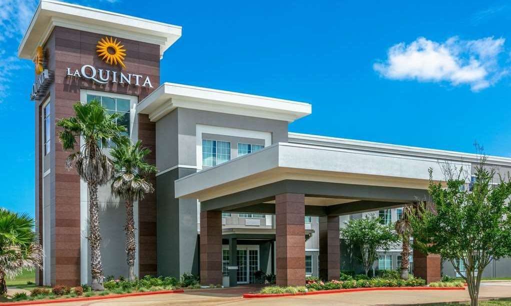 La Quinta Inn & Suites by Wyndham Jacksonville TX