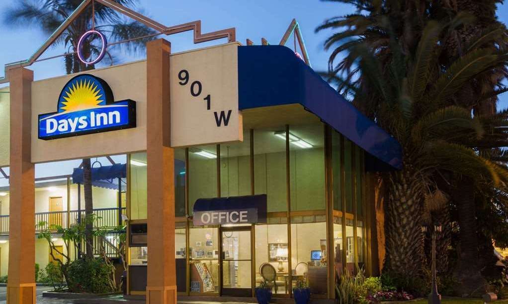Days Inn Los Angeles Stadium