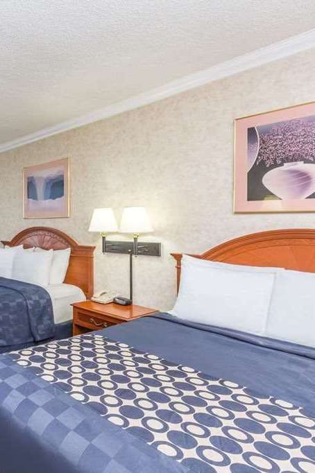 Hotel Days Inn LA/LAX/Stadium Area photo 2