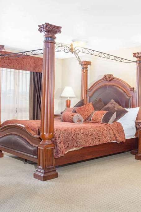 Hotel Ramada by Wyndham Pincher Creek photo 2