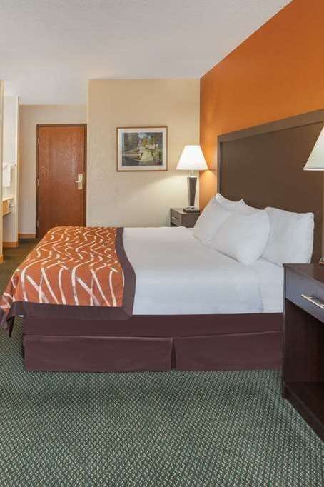 Hotel Baymont Midland photo 1
