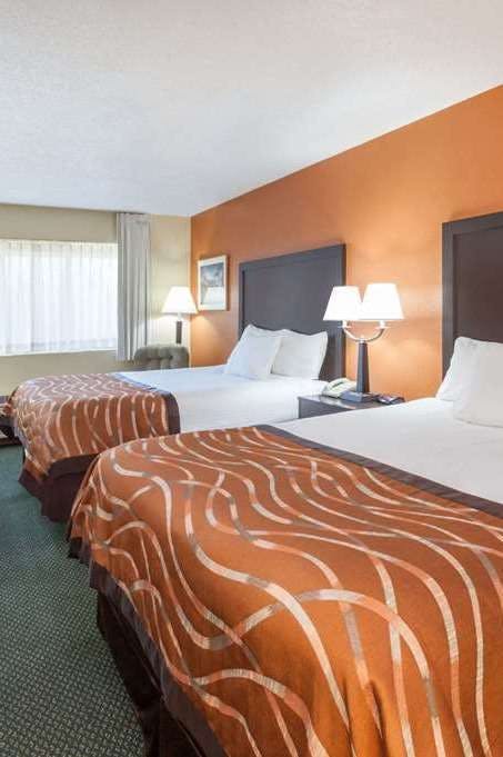 Hotel Baymont Midland photo 2