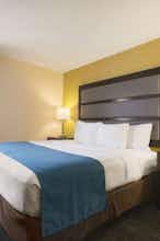 Hotel Days Inn and Suites Commerce photo 1