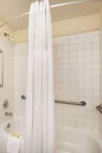 Hotel Days Inn and Suites Commerce photo 4