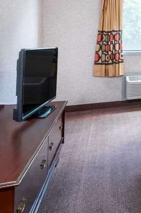 Hotel Super 8 Hancock MD photo 3