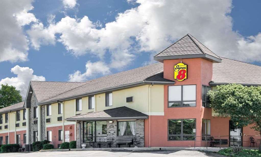 Super 8 by Wyndham Toledo