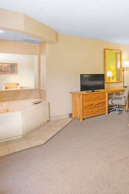 Hotel Super 8 by Wyndham Davenport photo 3