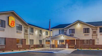 Super 8 by Wyndham Weston WV