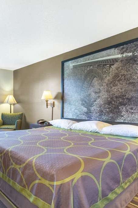 Hotel Super 8 by Wyndham Weston WV photo 1