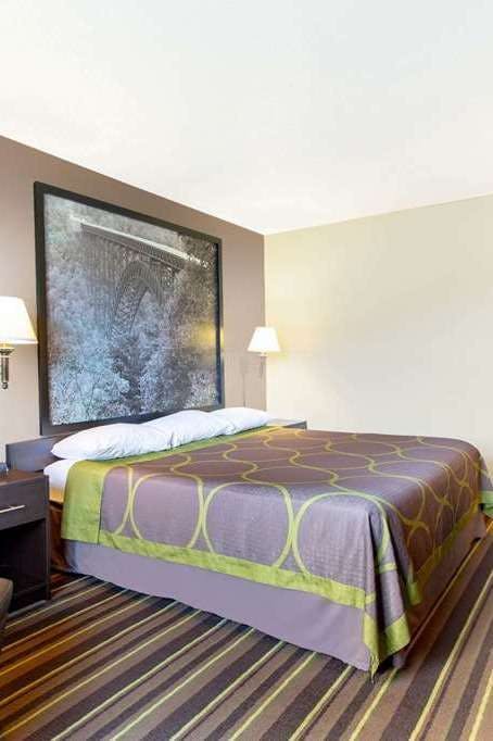 Hotel Super 8 by Wyndham Weston WV photo 2