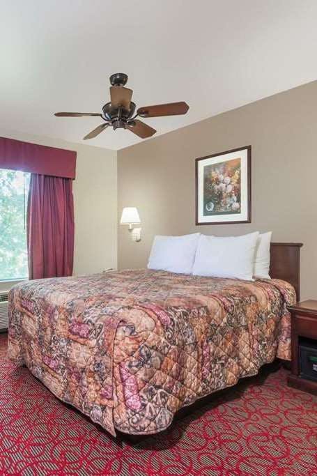 Hotel Days Inn by Wyndham St Peters/St Charles photo 1