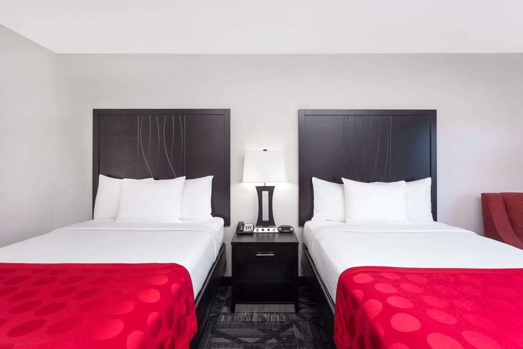 Hotel Ramada by Wyndham Tuscaloosa photo 4