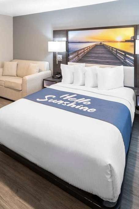 Hotel Days Inn by Wyndham Galt/Elk Grove South photo 1