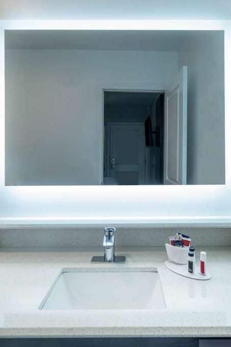 Hotel Days Inn by Wyndham Galt/Elk Grove South photo 4