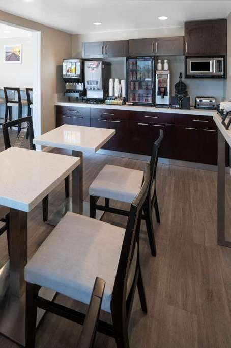 Hotel Days Inn by Wyndham Galt/Elk Grove South photo 5