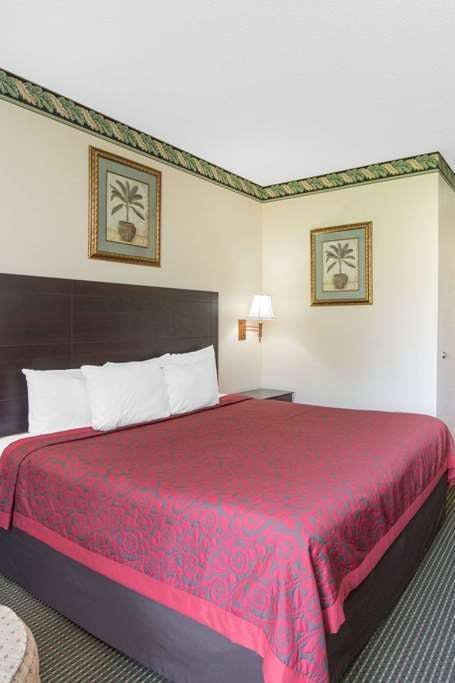 Hotel Days Inn Sullivan photo 1